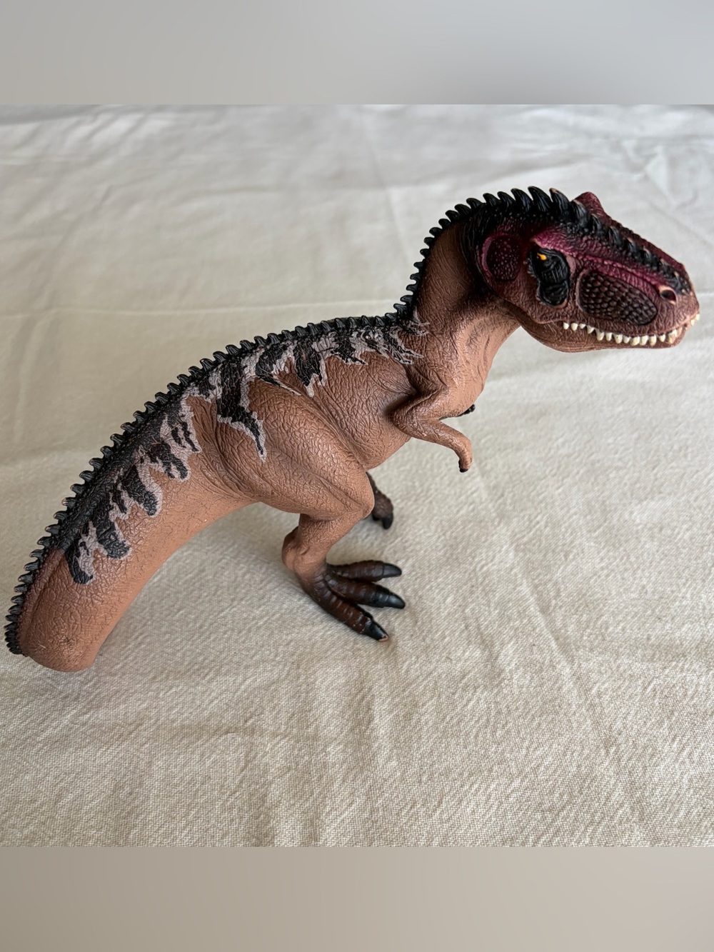 Schleich Giganotosaurus Dinosaur Figure Toy - Picture 2 of 7